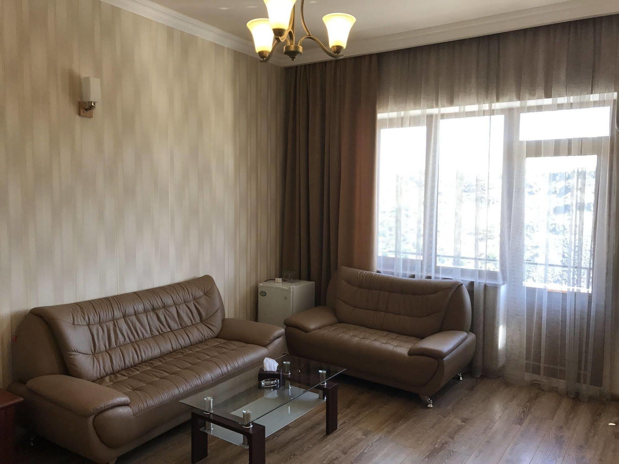 Capital Hotel Jereván Kültér fotó