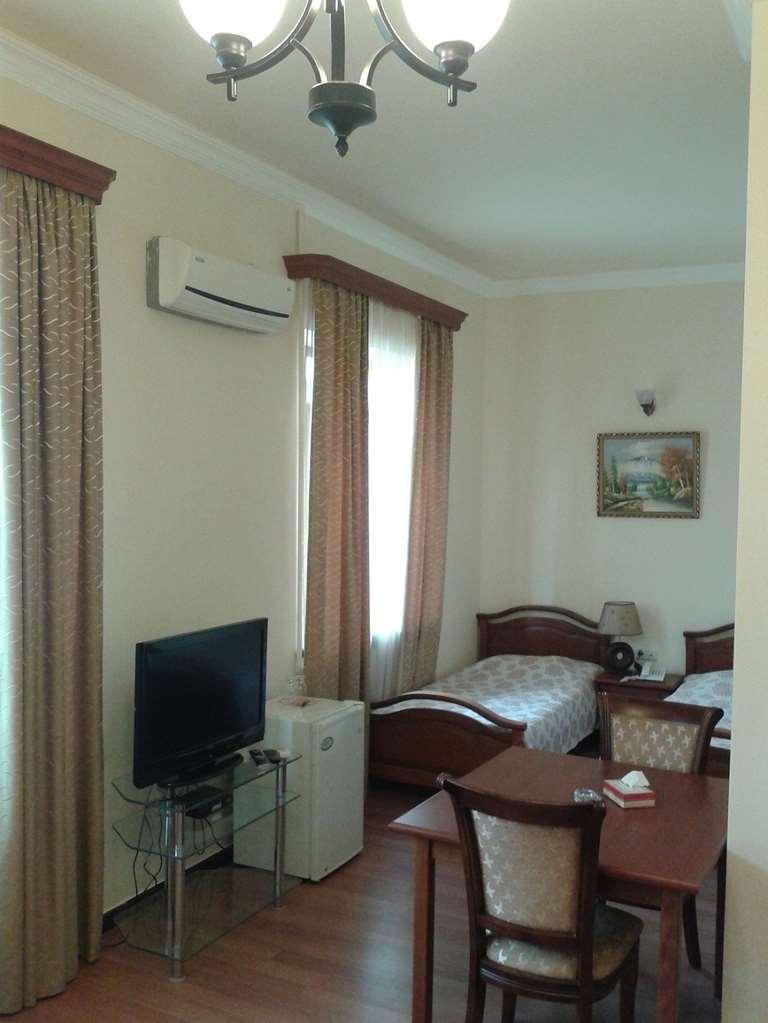 Capital Hotel Jereván Szoba fotó